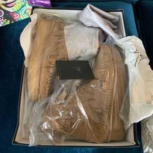 Fringe moccasin boots